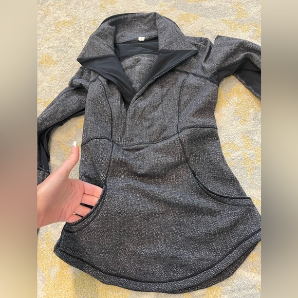 LILULEMON Women’s 1/2 pullover jacket. Gray. Size 4 - Picture 2 of 12